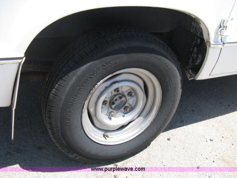 image for item A4294 1990 Ford E150 cargo van