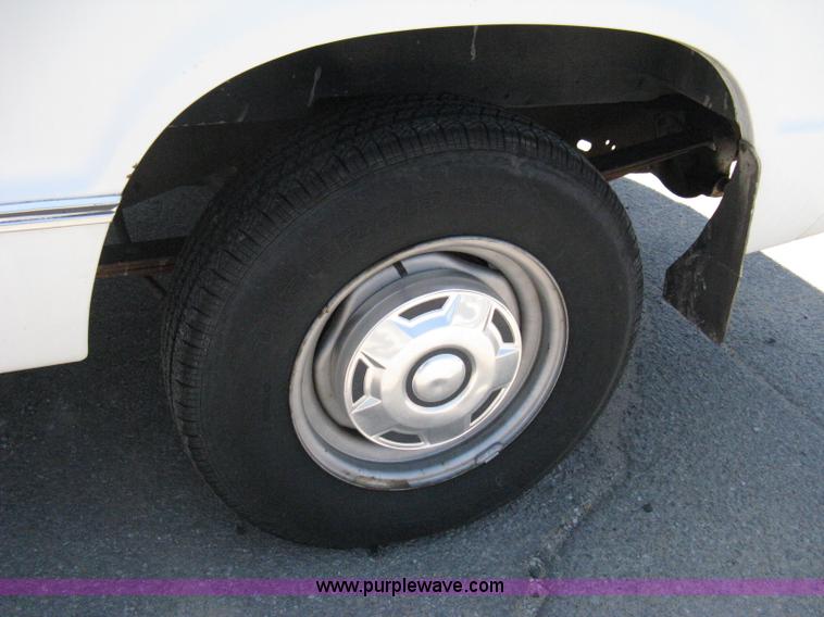 image for item A4294 1990 Ford E150 cargo van