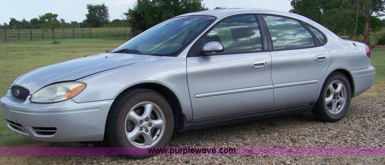 image for item A4528 2004 Ford Taurus SES
