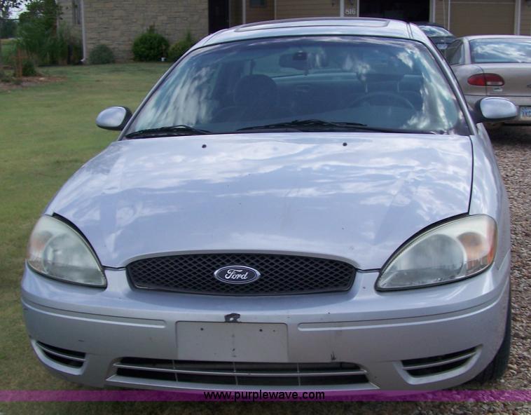 image for item A4528 2004 Ford Taurus SES