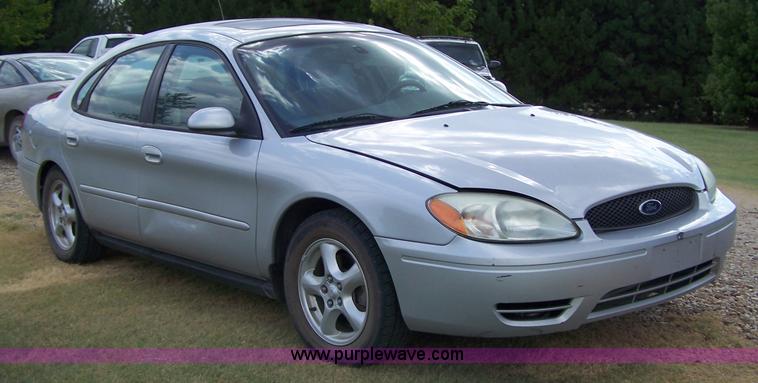 image for item A4528 2004 Ford Taurus SES