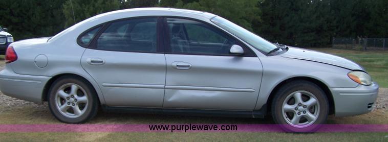 image for item A4528 2004 Ford Taurus SES