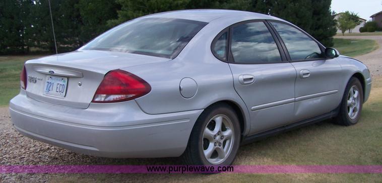 image for item A4528 2004 Ford Taurus SES