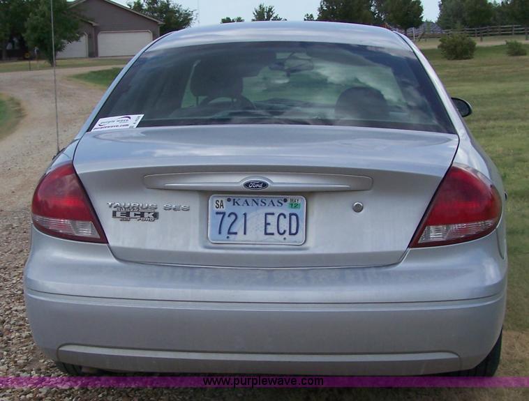 image for item A4528 2004 Ford Taurus SES