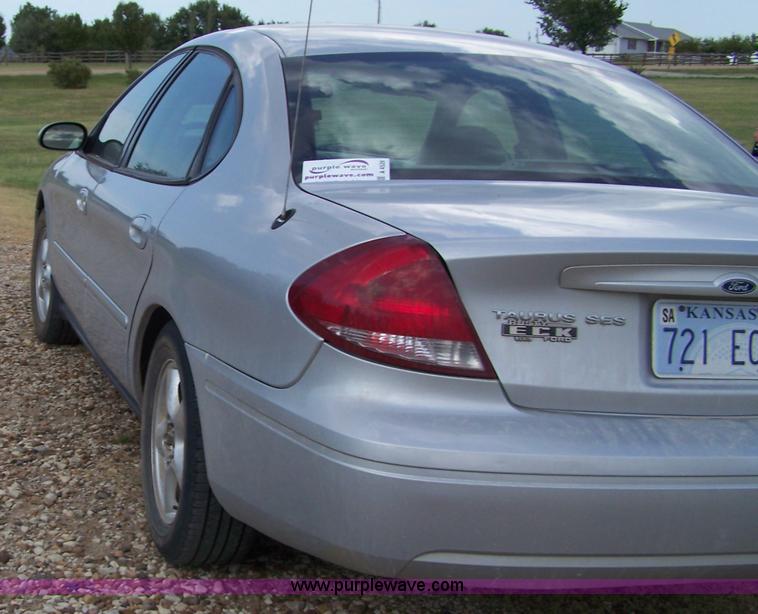 image for item A4528 2004 Ford Taurus SES