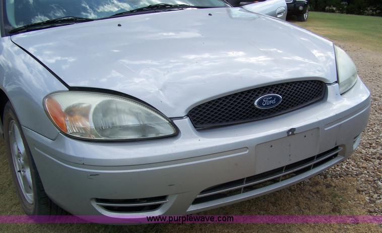 image for item A4528 2004 Ford Taurus SES