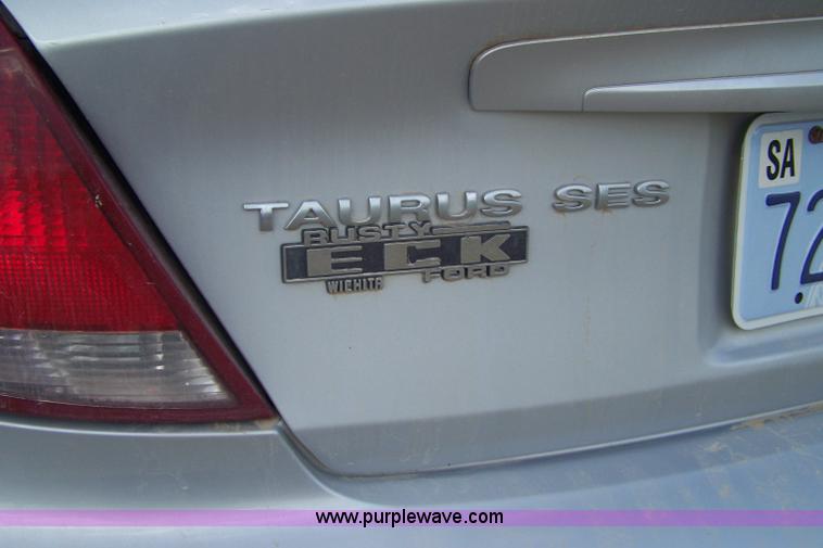 image for item A4528 2004 Ford Taurus SES