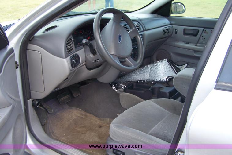 image for item A4528 2004 Ford Taurus SES