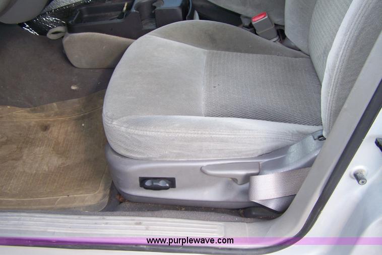 image for item A4528 2004 Ford Taurus SES