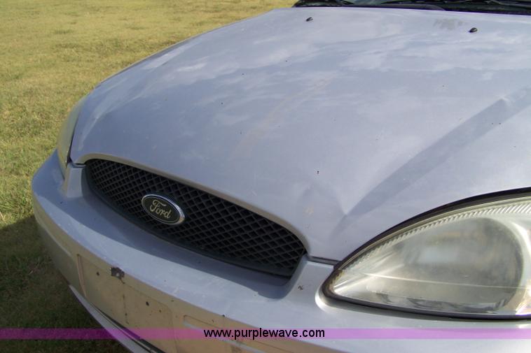 image for item A4528 2004 Ford Taurus SES