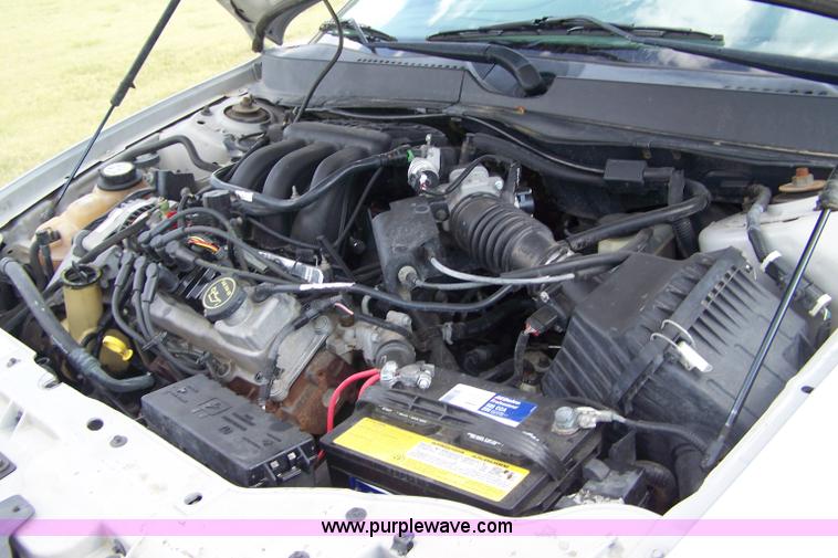 image for item A4528 2004 Ford Taurus SES