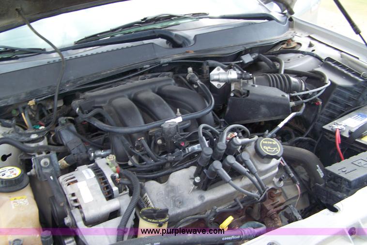 image for item A4528 2004 Ford Taurus SES