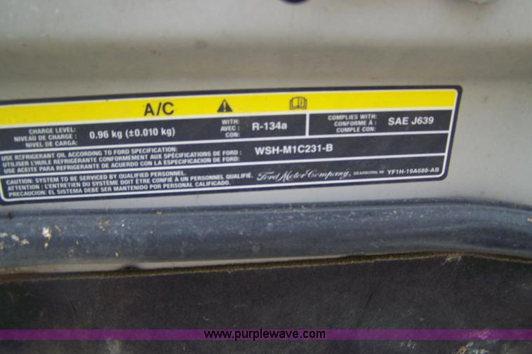 image for item A4528 2004 Ford Taurus SES