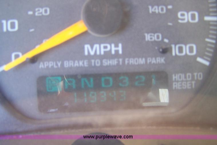 image for item A4529 1998 GMC Sonoma extended cab pickup truck