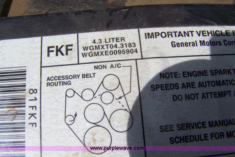 image for item A4529 1998 GMC Sonoma extended cab pickup truck