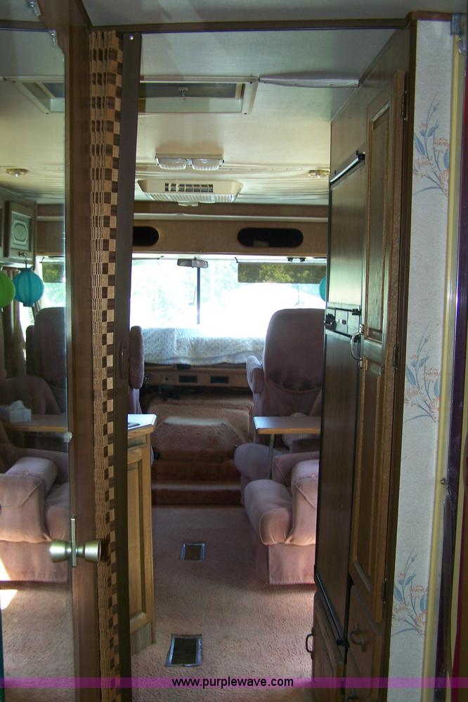 image for item A4530 1987 Chevrolet P30 25' American/Cobra motor home