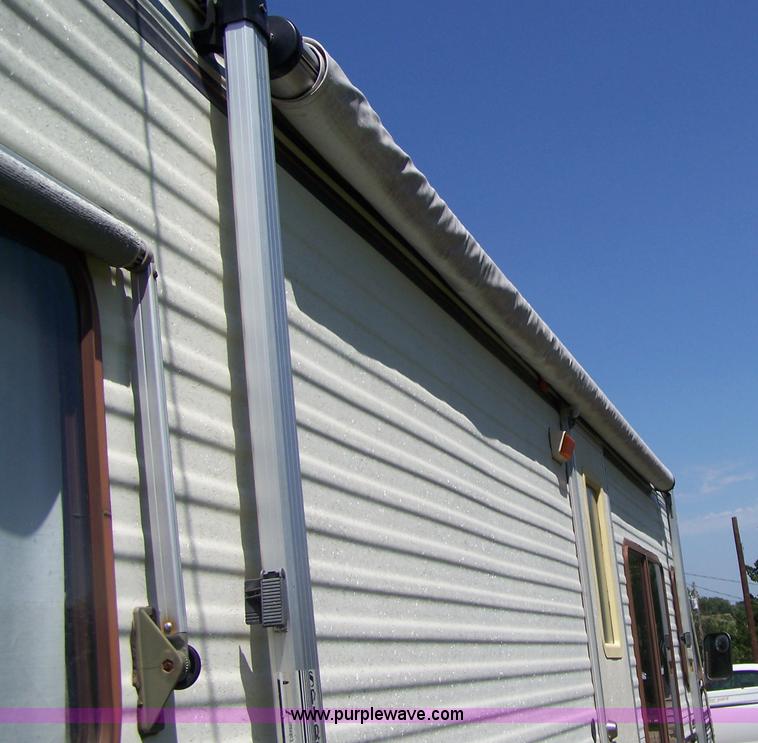 image for item A4530 1987 Chevrolet P30 25' American/Cobra motor home