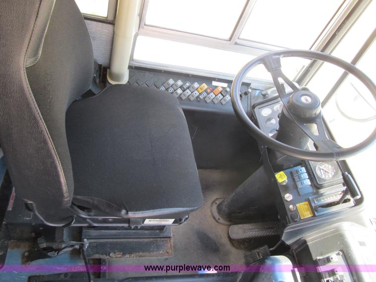 image for item A4919 2001 Thomas Saf-T-Liner school bus