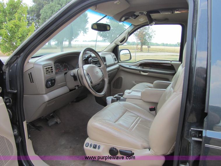 image for item A5068 2000 Ford Excursion Limited SUV