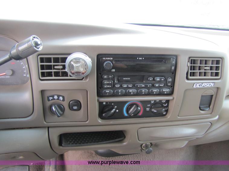 image for item A5068 2000 Ford Excursion Limited SUV