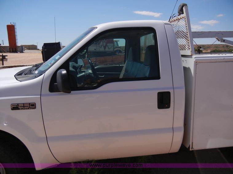 image for item A9736 2000 Ford F250 pickup truck