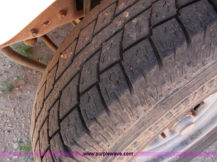 image for item A9736 2000 Ford F250 pickup truck