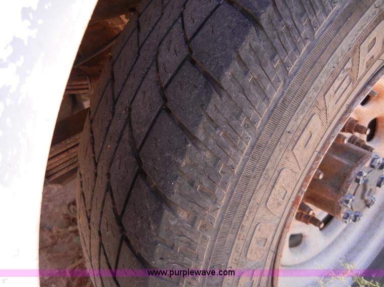 image for item A9736 2000 Ford F250 pickup truck