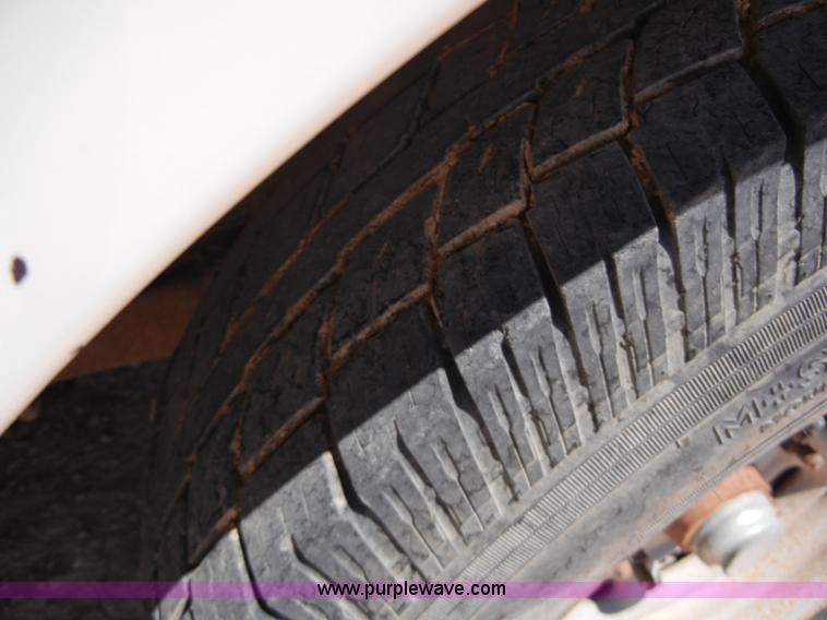 image for item A9736 2000 Ford F250 pickup truck