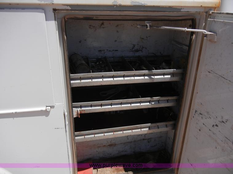 image for item A9736 2000 Ford F250 pickup truck