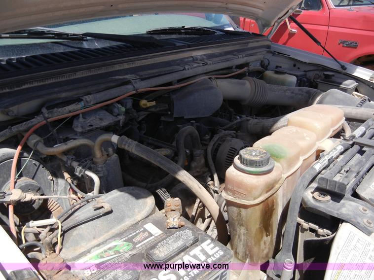 image for item A9736 2000 Ford F250 pickup truck