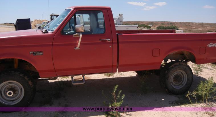 image for item A9737 1995 Ford F350 pickup truck
