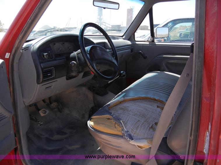 image for item A9737 1995 Ford F350 pickup truck