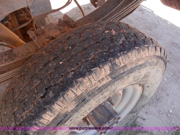 image for item A9737 1995 Ford F350 pickup truck