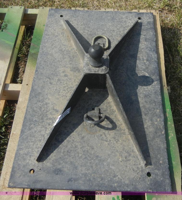 image for item A9936 Truck bed fifth wheel ball hitch