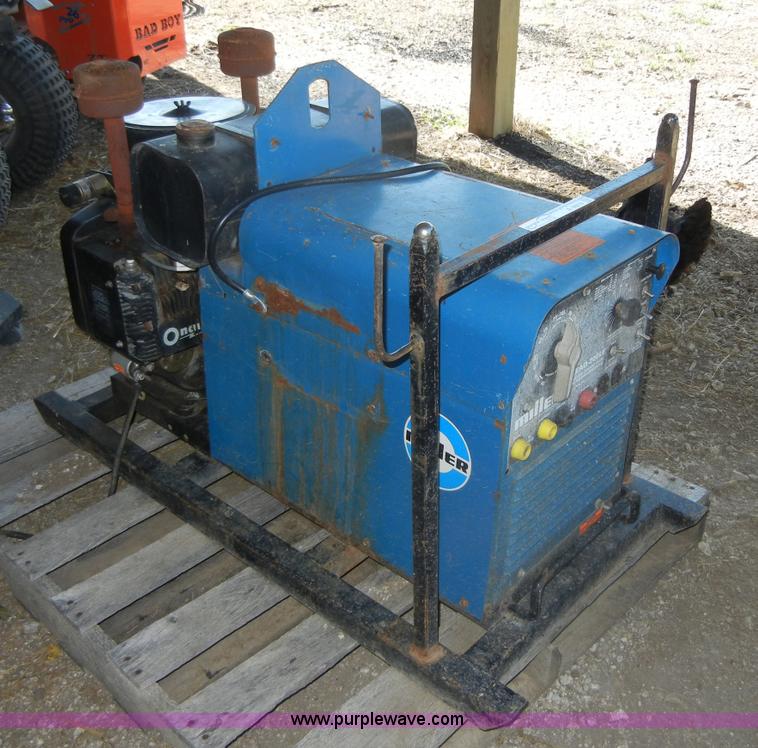 image for item A9974 Miller AEAD-200LE welder