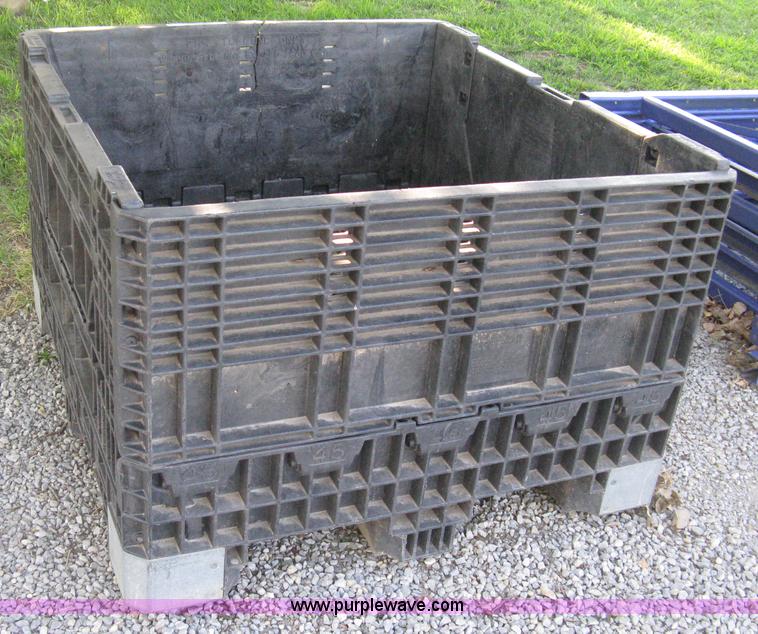 Gaylord plastic pallet/box in Rock, KS Item B9527 sold Purple Wave