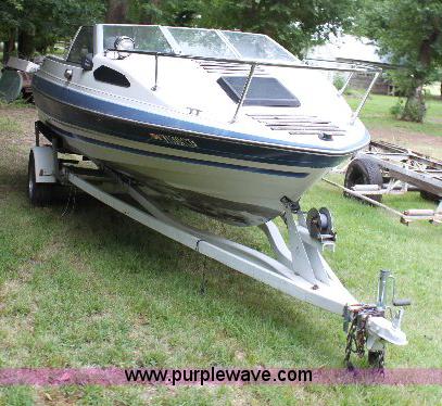 image for item B9927 1987 Bayline Capri 19' cuddy cabin boat