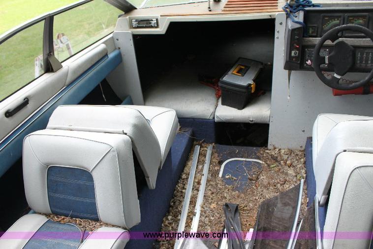 image for item B9927 1987 Bayline Capri 19' cuddy cabin boat