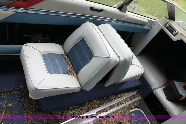 image for item B9927 1987 Bayline Capri 19' cuddy cabin boat