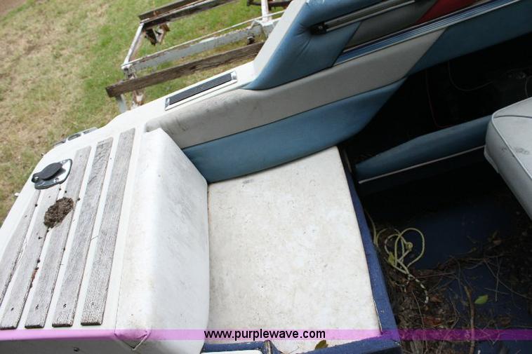 image for item B9927 1987 Bayline Capri 19' cuddy cabin boat