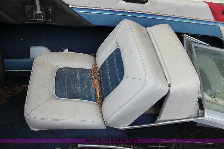 image for item B9927 1987 Bayline Capri 19' cuddy cabin boat