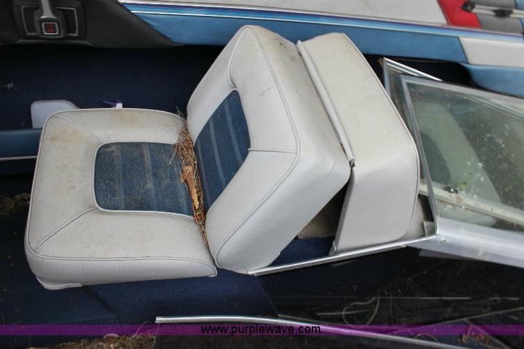 image for item B9927 1987 Bayline Capri 19' cuddy cabin boat