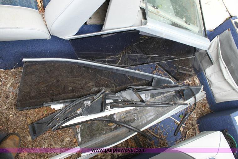 image for item B9927 1987 Bayline Capri 19' cuddy cabin boat