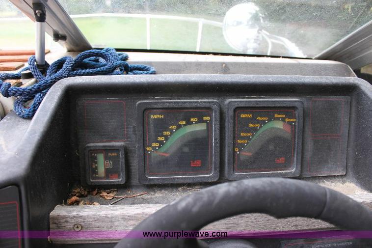 image for item B9927 1987 Bayline Capri 19' cuddy cabin boat