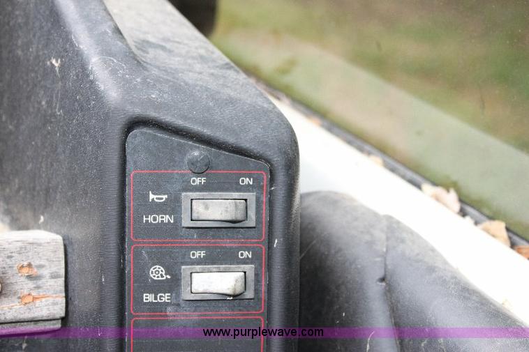 image for item B9927 1987 Bayline Capri 19' cuddy cabin boat