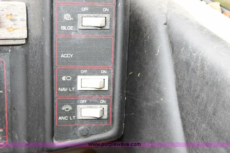 image for item B9927 1987 Bayline Capri 19' cuddy cabin boat