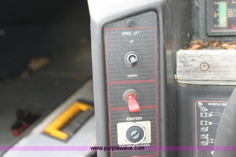 image for item B9927 1987 Bayline Capri 19' cuddy cabin boat