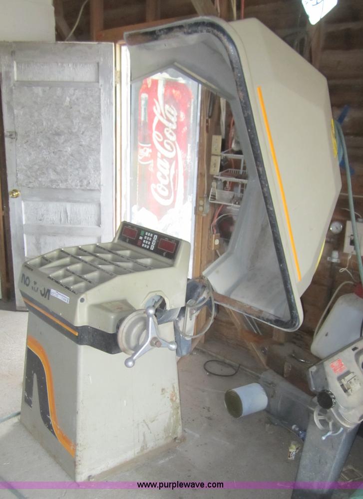 image for item C9760 Nortron 7402-326 tire balancer