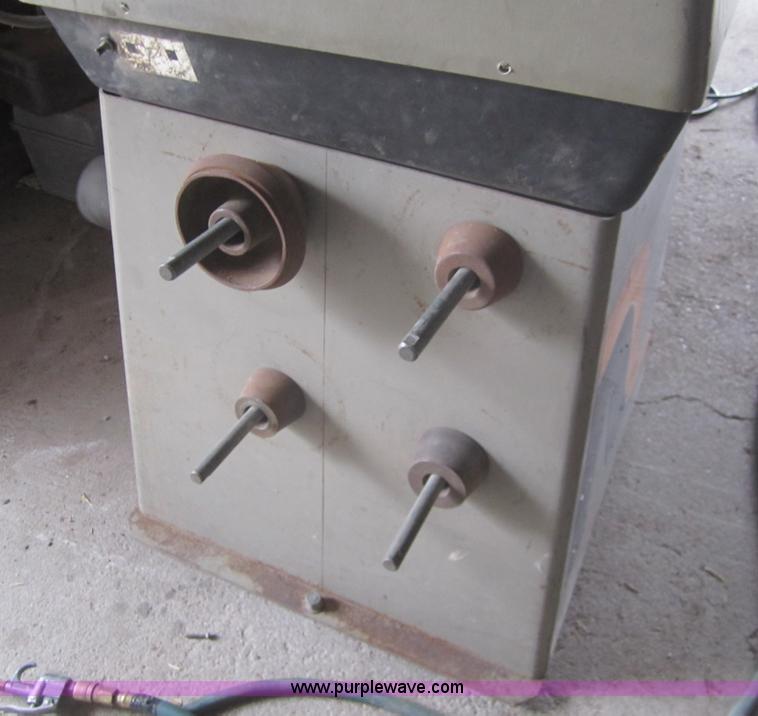 image for item C9760 Nortron 7402-326 tire balancer