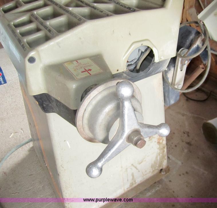 image for item C9760 Nortron 7402-326 tire balancer